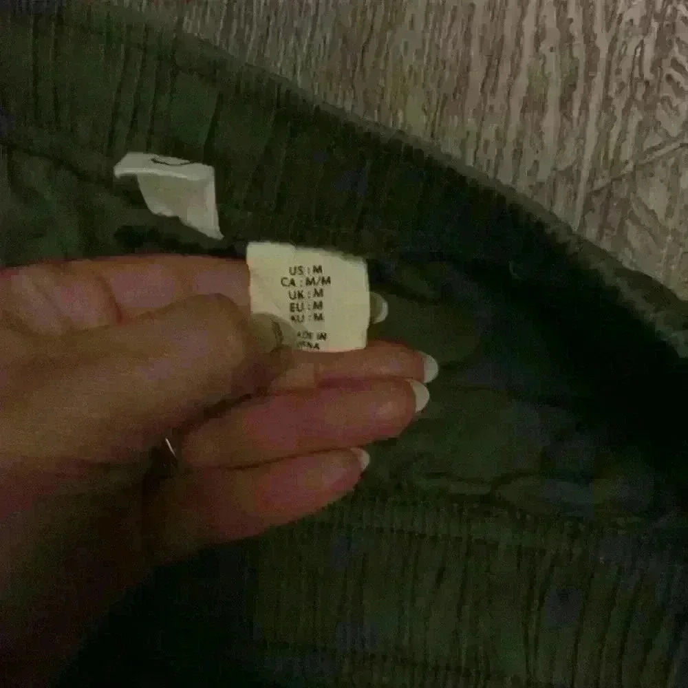 NWOT woman’s cargo jeans - Picture 3 of 5